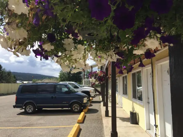 Westwood Motel 100 Mile House 4